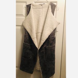 Suede vest, sherpa lined - gray, small